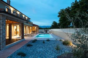 NEW Villa Bombovi dvori with Pool, Gym & Sauna