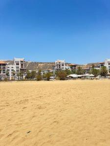 Vue Exceptionnelle sur le Port et les Montagnes dAgadir Chambre Salon Confortable