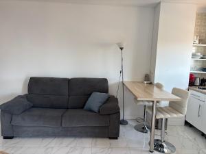 Relaxing studio by the beach