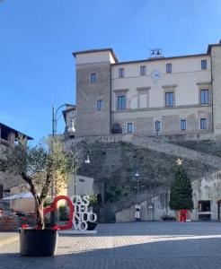 A due passi da Roma nel cuore del borgo medievale casa dartista con terrazza sul Parco di Veio