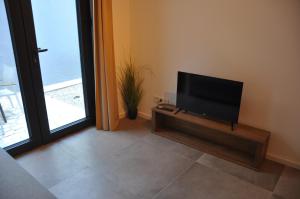 Newly renovated apartment next to marina
