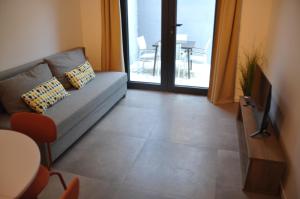 Newly renovated apartment next to marina