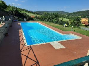 Duplex Tuscan Home - View and Pool Sleeps 4-6