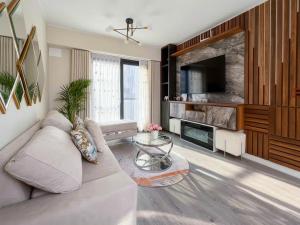 Modern Apartment 805 with Ocean View