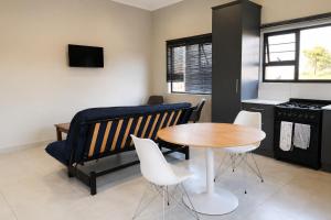 #3 bedroom in Northcliff, Water backup, WiFi