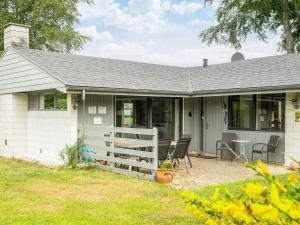 6 person holiday home in Glesborg