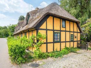 6 person holiday home in Glesborg