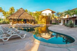 Beautiful house with a pool, golf course, and beach