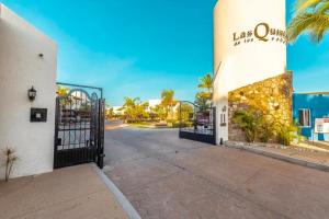 Beautiful house with a pool, golf course, and beach