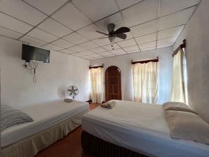 Casa Robles - Stay Near MGA Airport