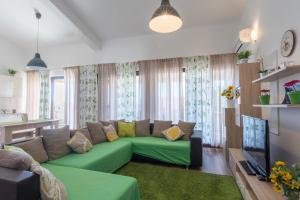 Apartments with parking space Vir - 17879