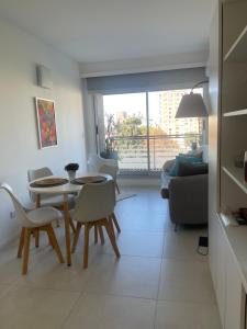 Villa Urquiza Modern & Bright - Vista al Frente
