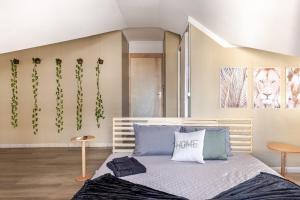 Luxury Suite with Bathtub - 7 min to BC Beach - Up to 4