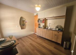Luxury Suite with Bathtub - 7 min to BC Beach - Up to 4