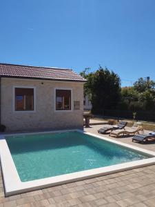 Holiday house with a swimming pool Bibinje, Zadar - 26027