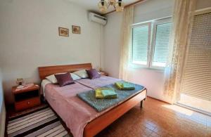 Apartments with parking space Barbat, Rab - 27424