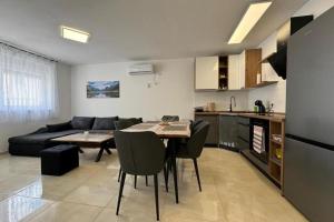 Apartments with parking space Crikvenica - 25934