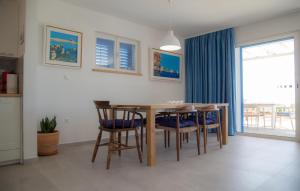 3 Bedroom Lovely Home In Murter