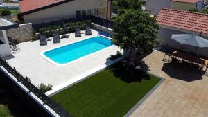 Apartments with swimming pool Kastel Kambelovac, Kastela - 27472