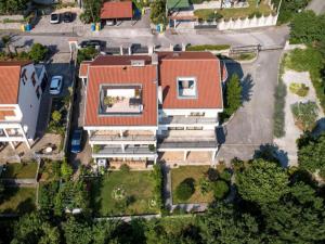 Apartments with parking space Rijeka - 27249