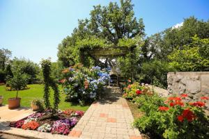 Apartments with parking space Rijeka - 27249