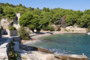 Apartments by the sea Stomorska, Solta - 26008