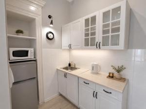 Boutique Old Town 2BR Apartment at Main Market Sq.