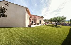 Lovely Home In Valréas