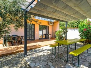 Apartment Panous 2