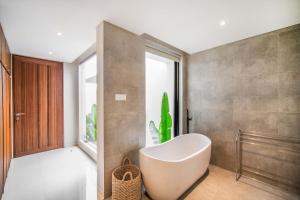 Villa Cana 4BR Tropical Sanctuary In The Heart of Canggu