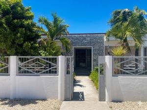 Villa with a poola 10-minute walk to the beach