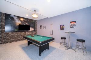 9353MV CHAMPIONS GATE CONDO GAME ROOM
