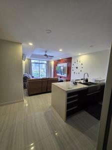 2bedroom with pool view in kingston