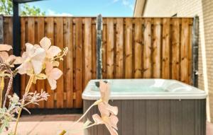 3 Bedroom Pet Friendly Home In Stavenisse