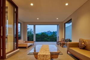 Asmaya Hill View Villa 7 Bedrooms With a Private Heated Swimming Pool and a Billiard Table