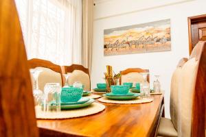Maskani I - 2BR, Fast Wi-Fi, GenSet, Workspace, Secure Gated Estate, 5mins to Beach