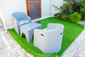 Maskani I - 2BR, Fast Wi-Fi, GenSet, Workspace, Secure Gated Estate, 5mins to Beach