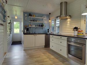 Charming Holiday Home Near The Beach