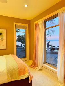 Endless Coastal Views Peaceful B&B in Nanoose Bay