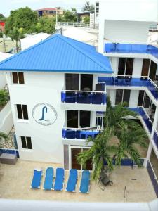 Condo face picerie 3 minutes de la plage 302