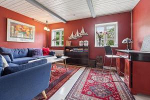 Large Charming House For 12 Guests