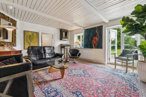 Large Charming House For 12 Guests