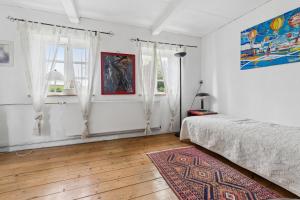 Large Charming House For 12 Guests