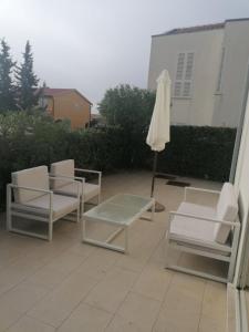 Apartment Marea 2 with pool access