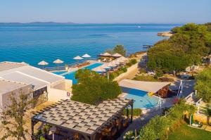 Apartment Marea 2 with pool access