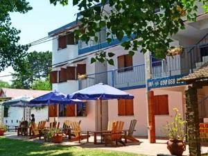 牡蛎公寓酒店 - 萨利纳斯