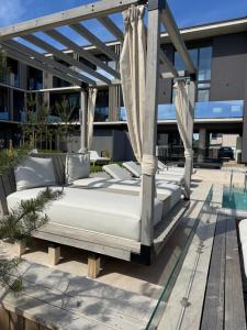 Infinutum Sea Studio