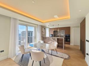 Luxury 3BR Apartment - Westfield & Central Line