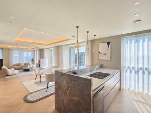 Luxury 3BR Apartment - Westfield & Central Line