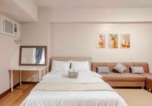 Classy Venice in St Mark Venice Mall near BGC, Pet Friendly, Swimming Pool, Balcony